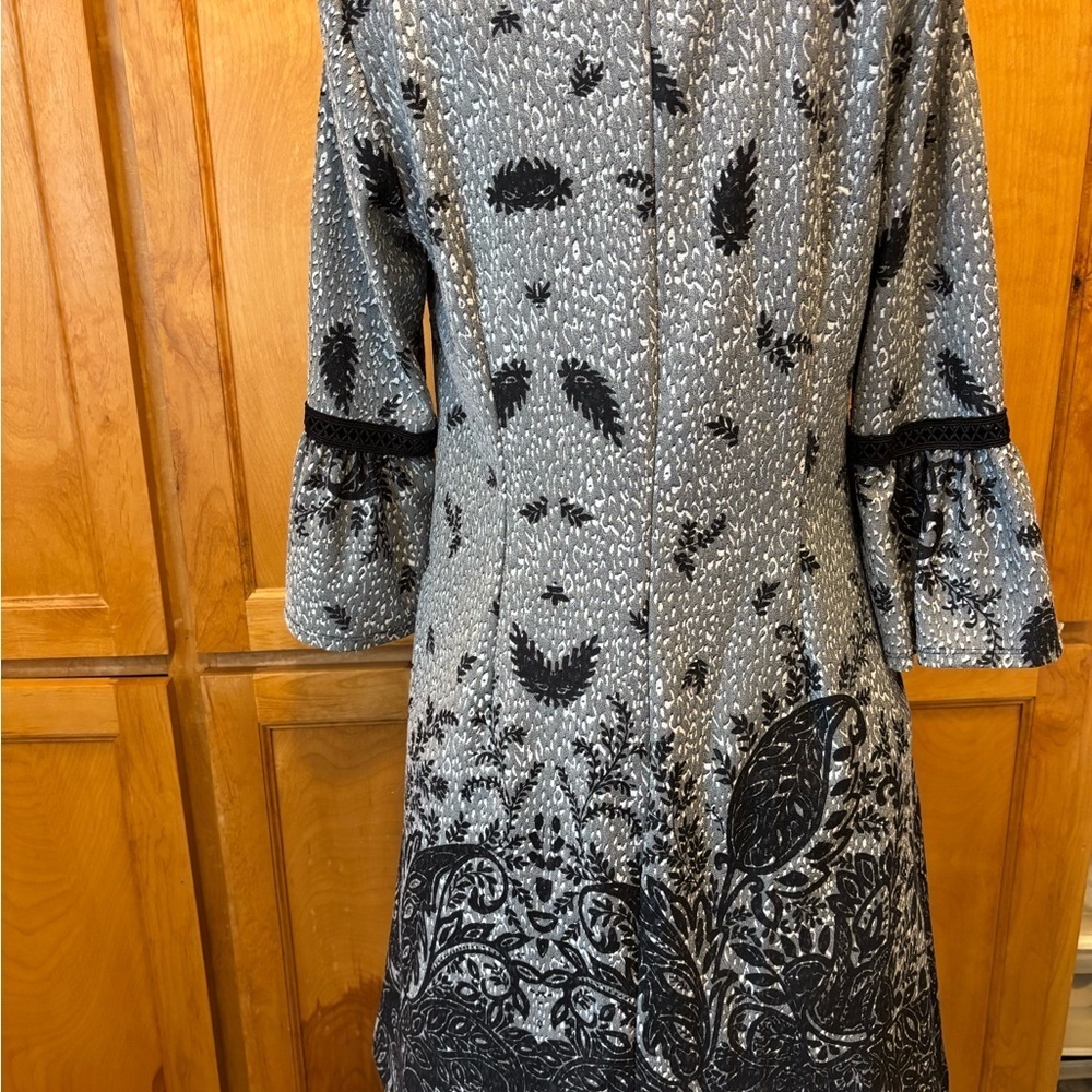Elegant Gray and Black Women's Dress - Picture 3 of 8